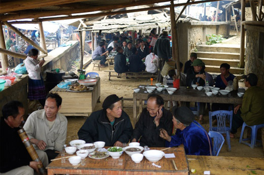 Local diner at the Can Cau tribal market.