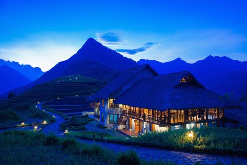 Topas Ecolodge at night