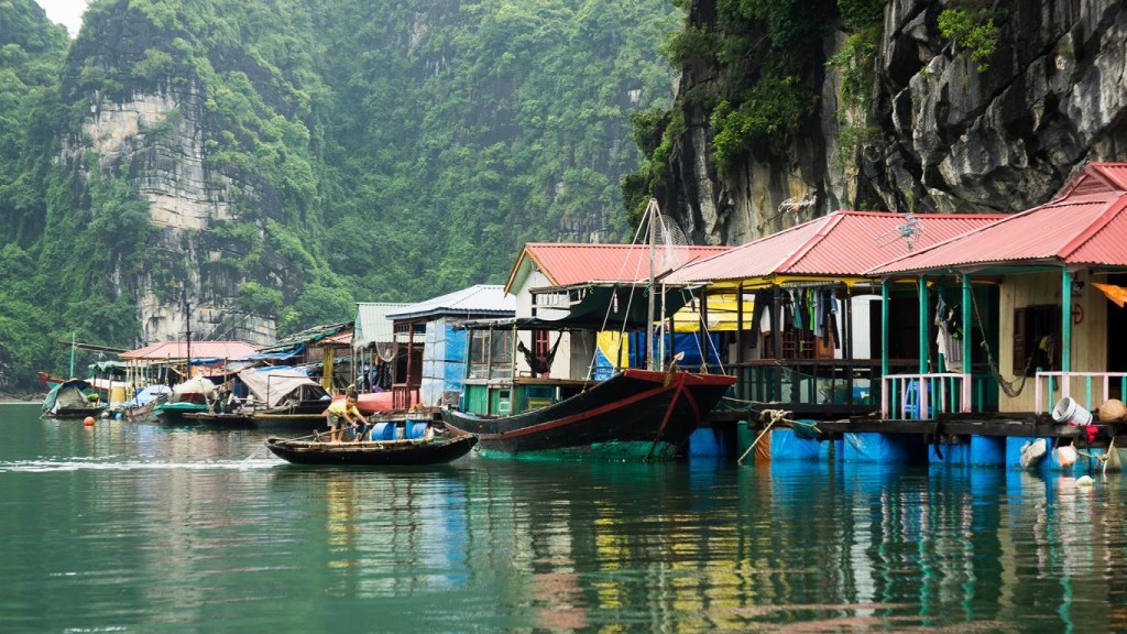 cua-van-fishing-village-halong-bay