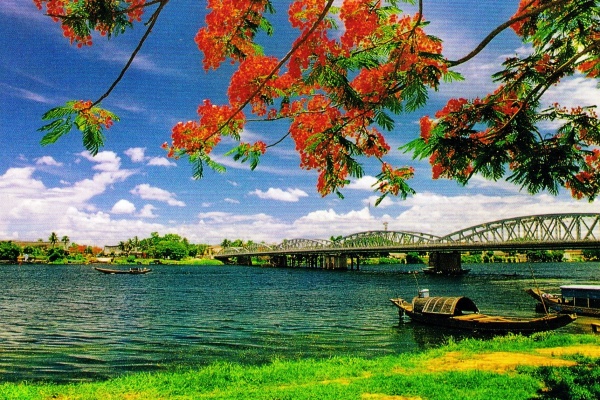 Perfume river - Hue city