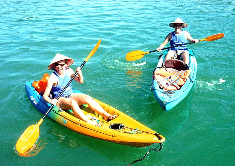 halong-bay-kayaking