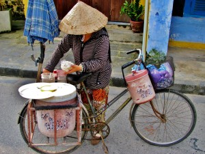 Food vendor in Hoi An 2