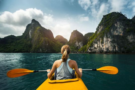 kayaking-sapa-halong-bay-tour