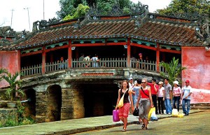 Hoi An chua cau