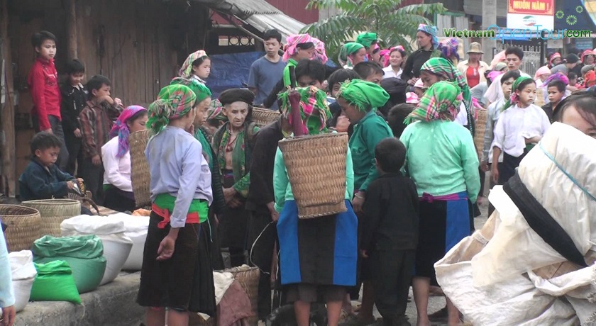 trekking-hagiang-market-in-meo-vac