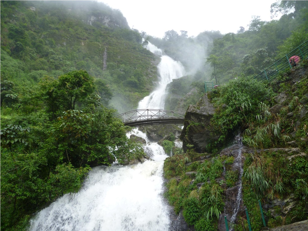 Silver-waterfalls-in-Sapa